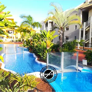 Well Refined - Stunning Pool Apartamento
